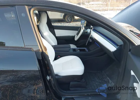 2022 Tesla Model Y Performance Dual Motor All-Wheel Drive z USA, uszkodzony, nr VIN 7SAYGDEF9NF397030